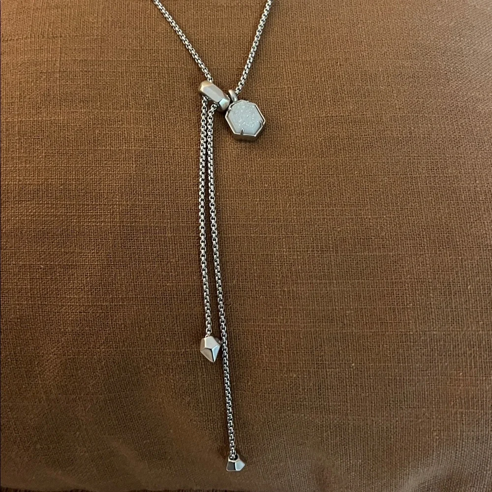 Metal adjustable bolo necklace with hexagonal pendant - Picture 2 of 6